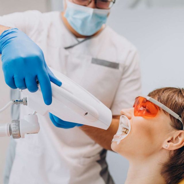 Blanqueamiento dental: precios, tratamiento y tipos | 2025