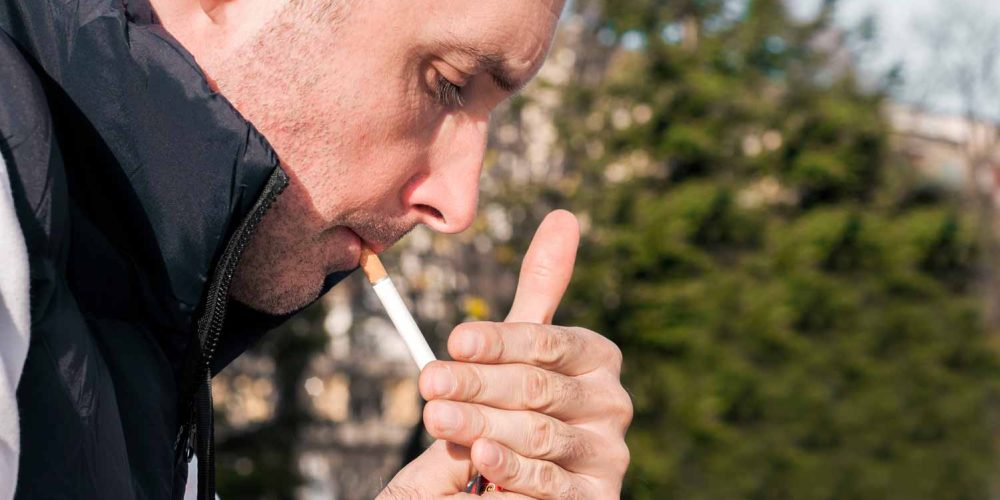 Efectos del tabaco en la salud bucal: ¿Cómo afecta fumar a tu boca y dientes?